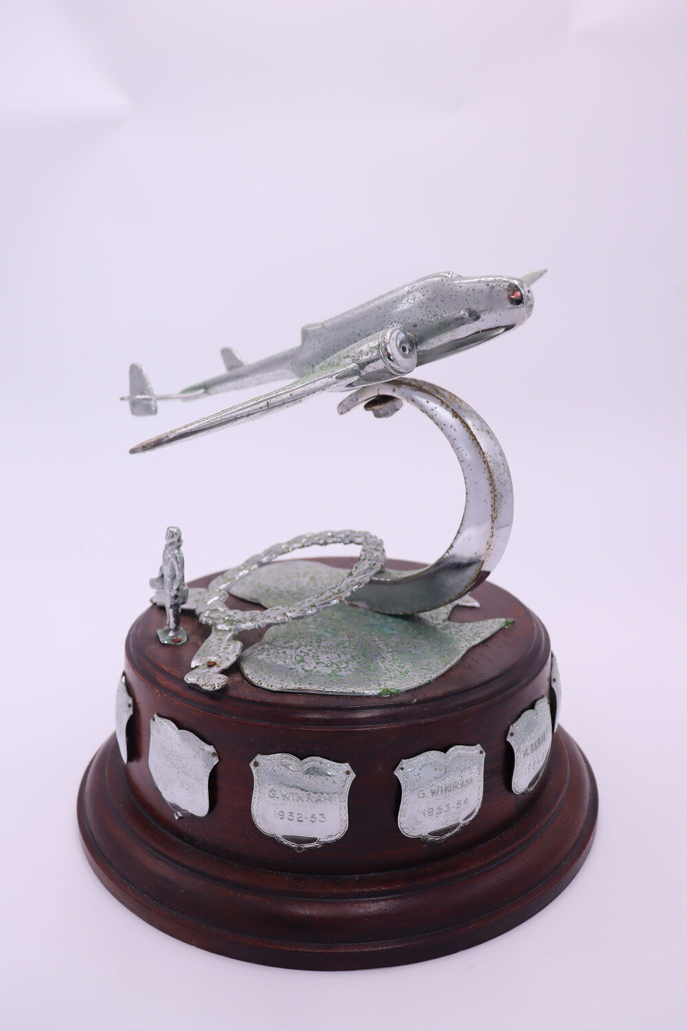 War memorial trophy - offer to AWM