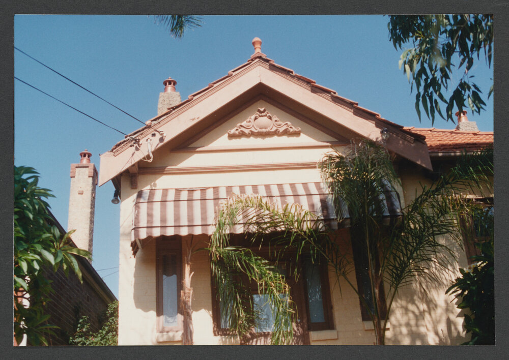 Denison Street, Bondi Junction. Decorative mouldings.