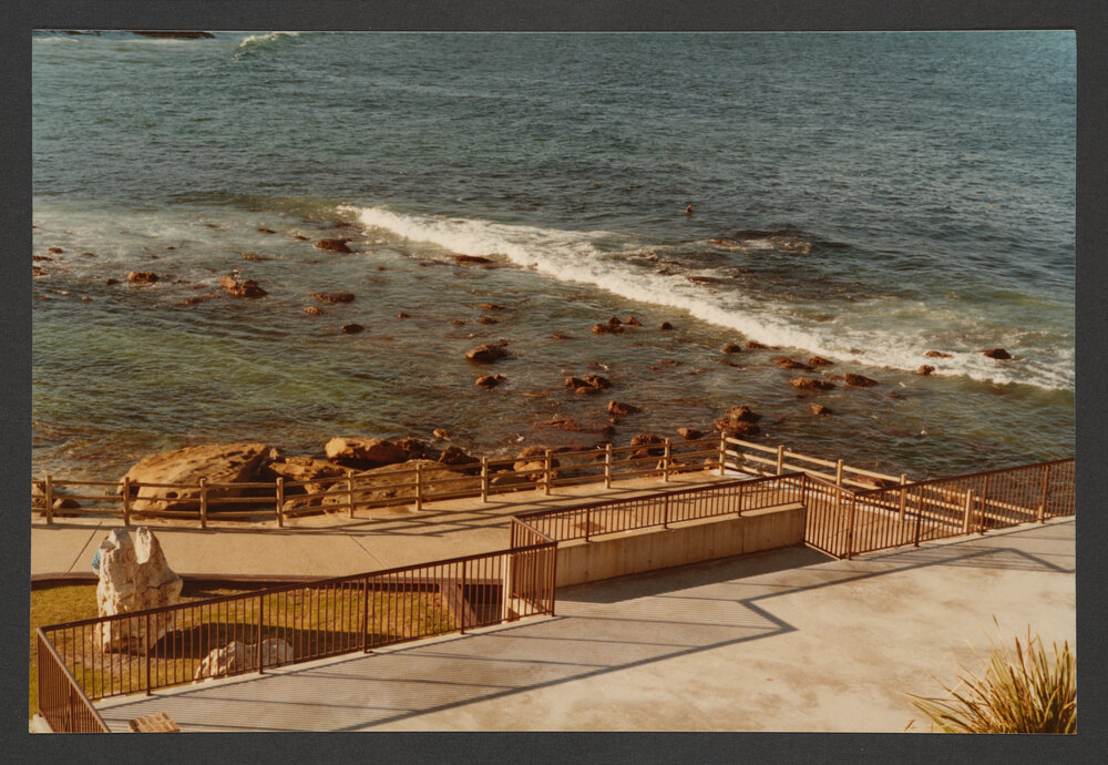 Bronte Park, Observation deck and amenities block; and children's Bogey hole