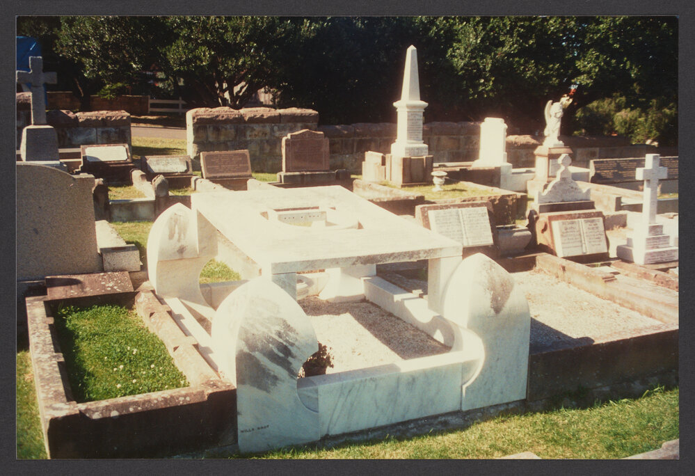 Grave of Gladys Moncrief, Singer