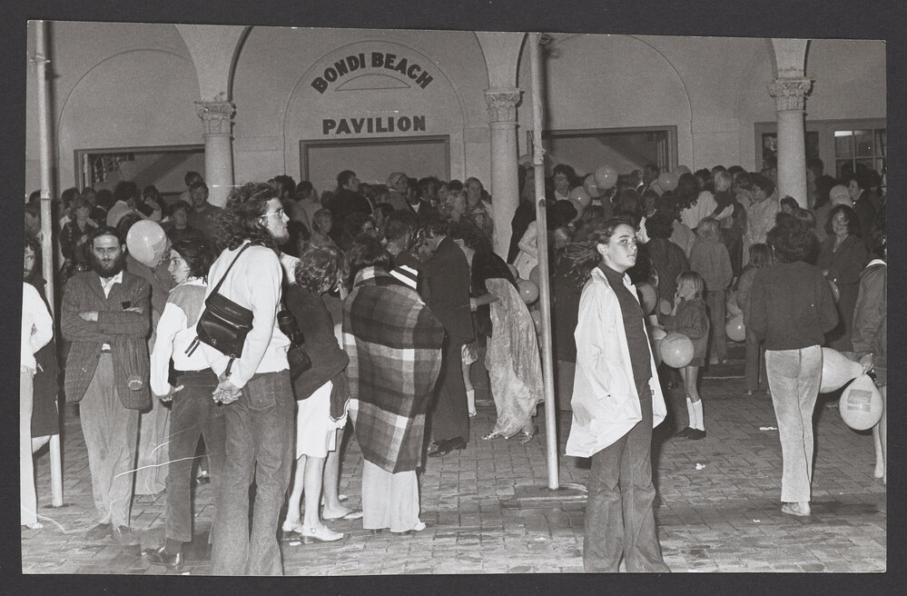 Bondi Pavilion Theatre - Official Opening, Crowds outside Bondi Pavilion on opening night.
