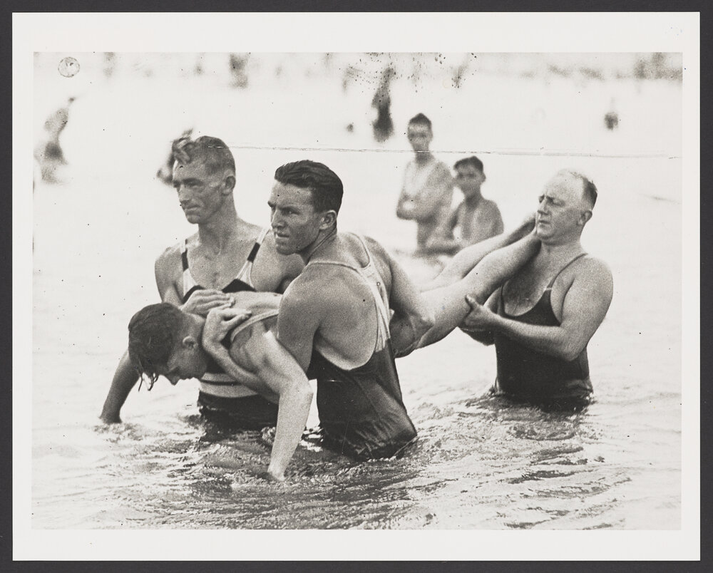 North Bondi S.L.S.C. Lifesavers demonstrating rescue