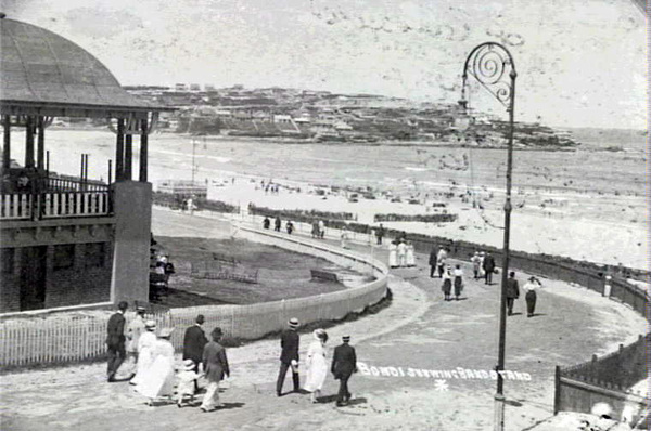 Beginning of tourism at Bondi