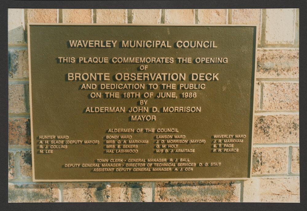 Bronte Park, Plaque commemorating the opening of the Bronte observation deck and amenities block, by Mayor of Waverley, Alderman John D. Morrison