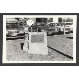 Plaque "Barnett Level Place"