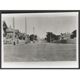 Carrington Road, Waverley, at Birrell Street. War Memorial Hospital, right.