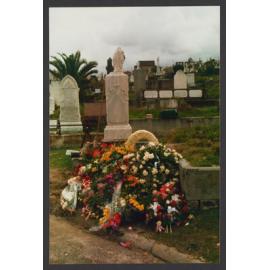 Funeral of George Freeman. Flowers and wreaths at grave, 798A General ordinary, section 5.