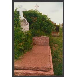 Grave of Richard St John Honner, Surgeon and Athlete.