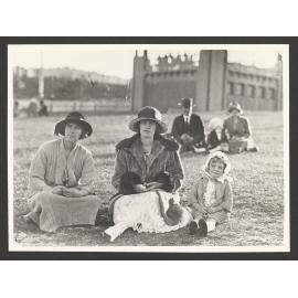 Bondi Beach, bandstand : L- R Miss Daisy Wise, Mrs Ivy King and daughter Bonnie. Bondi beach bandstand in background.