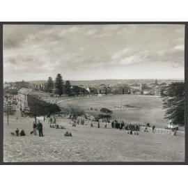 Football match in Waverley Park Oval