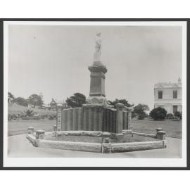 Soldier's memorial. Waverley Council chambers, right.