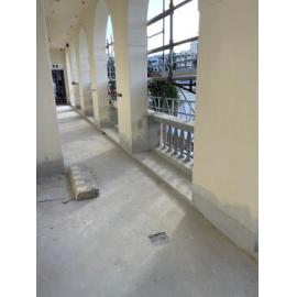 Recasting of the balusters and cartouche