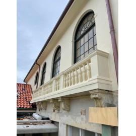 Recasting of the balusters and cartouche