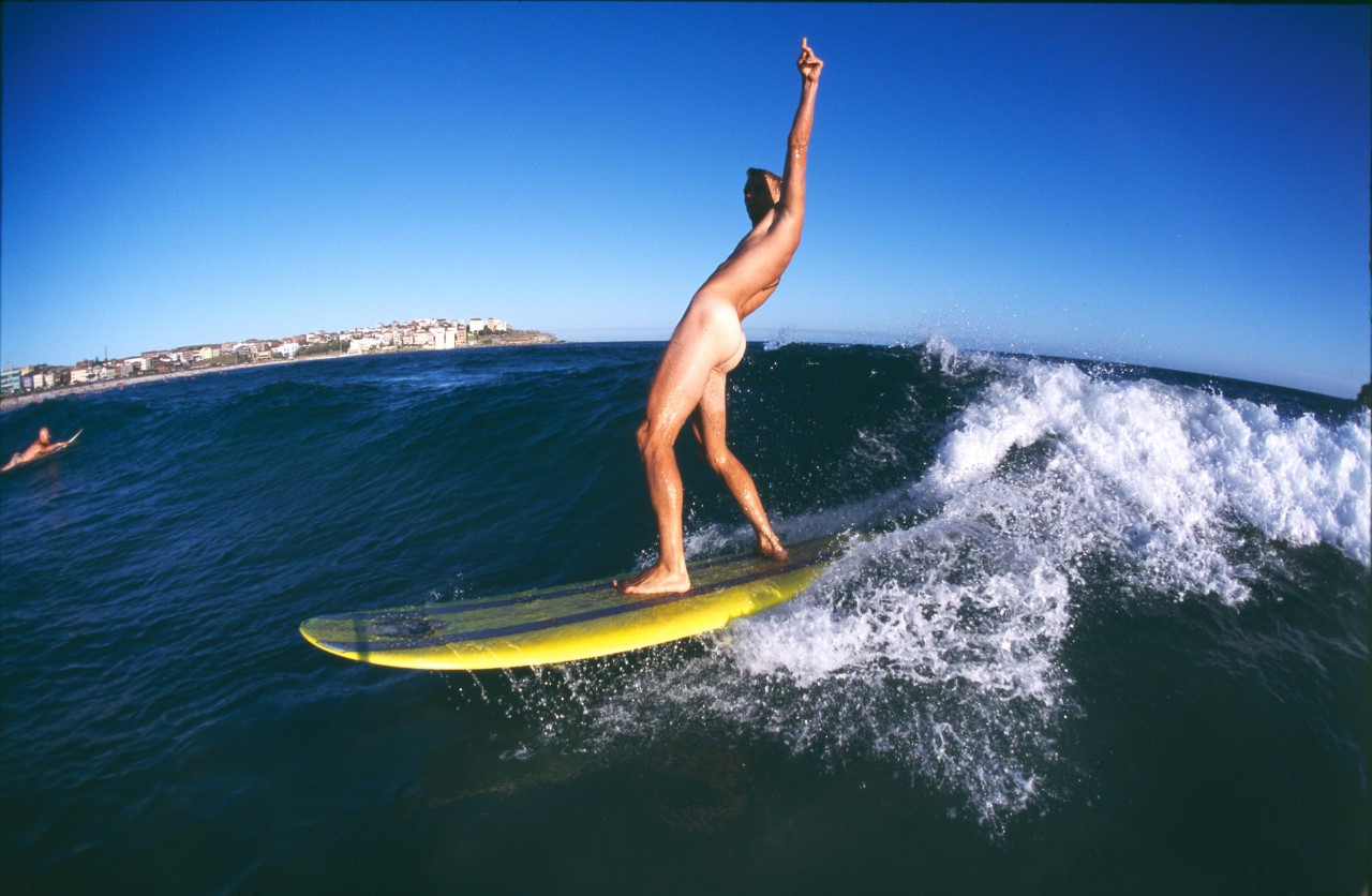 Nude surfing